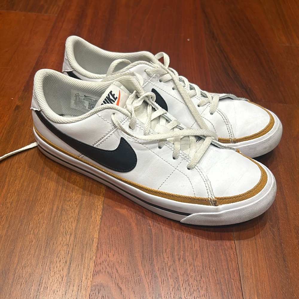 Nike legacy court